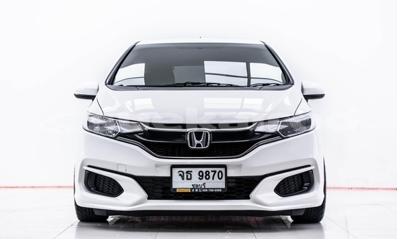 ซื้อ รถมือสอง Honda Jazz ขาว รถยนต์ ใน %{เมือง} ใน กรุงเทพมหานคร