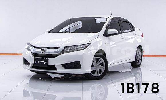 ซื้อ รถมือสอง Honda City ขาว รถยนต์ ใน %{เมือง} ใน กรุงเทพมหานคร