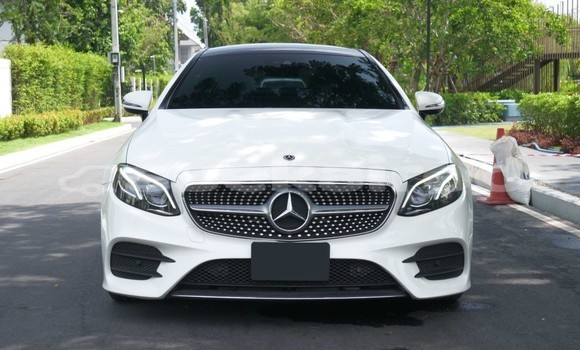 ซื้อ รถมือสอง Mercedes‒Benz E–Class ขาว รถยนต์ ใน %{เมือง} ใน กรุงเทพมหานคร