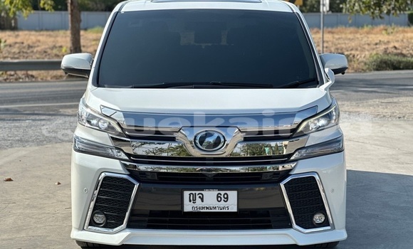 Buy Used Toyota Vellfire White Car in Bangkok in Bangkok