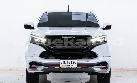 Buy Used Isuzu MU-X White Car in Bangkok in Bangkok