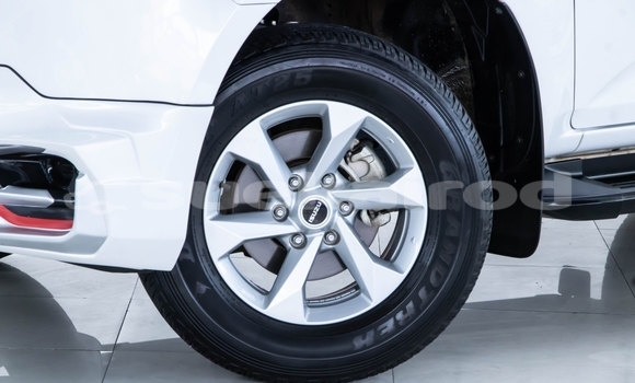 Buy Used Isuzu MU-X White Car in Bangkok in Bangkok Buy Used Isuzu MU-X White Car in Bangkok in Bangkok