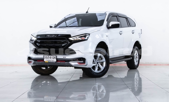 Buy Used Isuzu MU-X White Car in Bangkok in Bangkok Buy Used Isuzu MU-X White Car in Bangkok in Bangkok