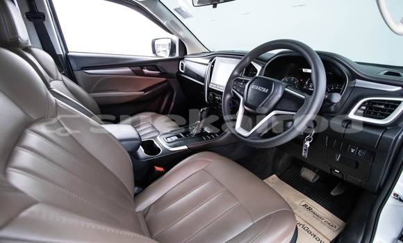 Buy Used Isuzu MU-X White Car in Bangkok in Bangkok Buy Used Isuzu MU-X White Car in Bangkok in Bangkok