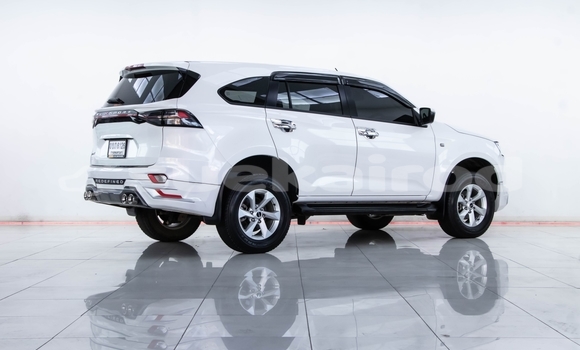 Buy Used Isuzu MU-X White Car in Bangkok in Bangkok Buy Used Isuzu MU-X White Car in Bangkok in Bangkok