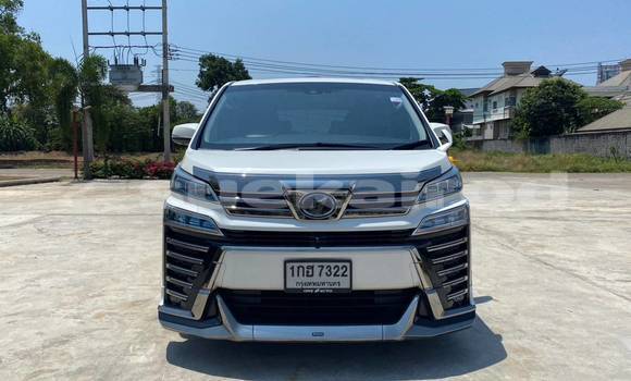 Buy Used Toyota Vellfire White Car in Bangkok in Bangkok