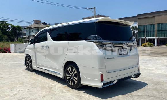 Buy Used Toyota Vellfire White Car in Bangkok in Bangkok Buy Used Toyota Vellfire White Car in Bangkok in Bangkok