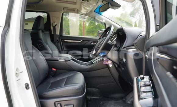 Buy Used Toyota Vellfire White Car in Bangkok in Bangkok Buy Used Toyota Vellfire White Car in Bangkok in Bangkok