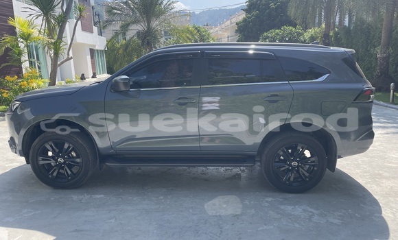 Buy Used Isuzu MU-X Silver Car in Phuket in Phuket Buy Used Isuzu MU-X Silver Car in Phuket in Phuket