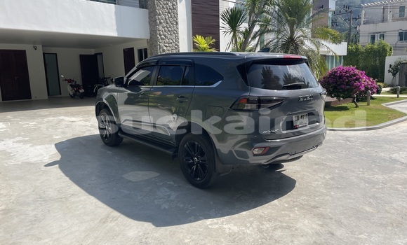 Buy Used Isuzu MU-X Silver Car in Phuket in Phuket Buy Used Isuzu MU-X Silver Car in Phuket in Phuket