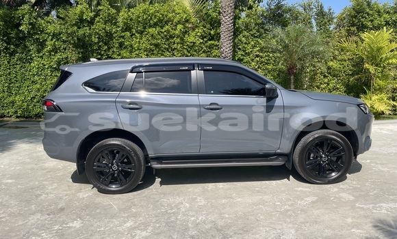 Buy Used Isuzu MU-X Silver Car in Phuket in Phuket Buy Used Isuzu MU-X Silver Car in Phuket in Phuket