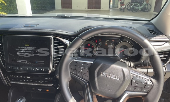 Buy Used Isuzu MU-X Silver Car in Phuket in Phuket Buy Used Isuzu MU-X Silver Car in Phuket in Phuket