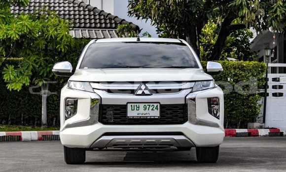 ซื้อ รถมือสอง Mitsubishi Triton ขาว รถยนต์ ใน %{เมือง} ใน กรุงเทพมหานคร