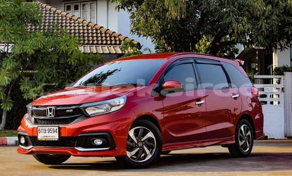 ซื้อ รถมือสอง Honda Mobilio สีแดง รถยนต์ ใน %{เมือง} ใน กรุงเทพมหานคร