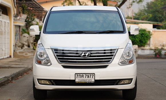 ซื้อ รถมือสอง Hyundai Starex ขาว รถยนต์ ใน %{เมือง} ใน กรุงเทพมหานคร
