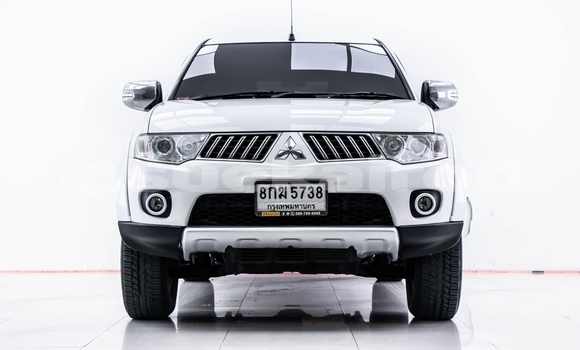 ซื้อ รถมือสอง Mitsubishi Pajero Sport ขาว รถยนต์ ใน %{เมือง} ใน กรุงเทพมหานคร