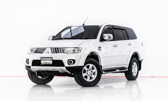 Buy Used Mitsubishi Pajero Sport White Car in Bangkok in Bangkok Buy Used Mitsubishi Pajero Sport White Car in Bangkok in Bangkok