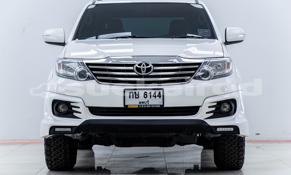 ซื้อ รถมือสอง Toyota Fortuner ขาว รถยนต์ ใน %{เมือง} ใน กรุงเทพมหานคร