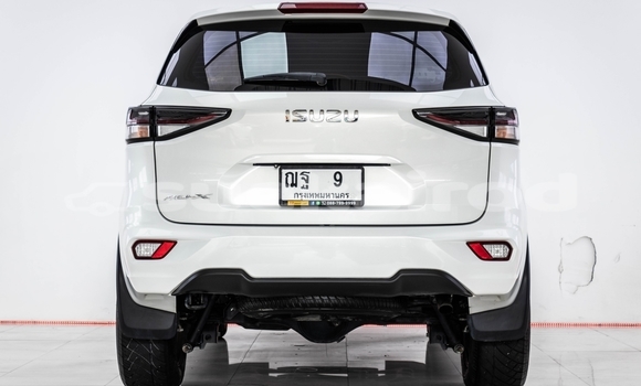 Buy Used Isuzu MU-X White Car in Bangkok in Bangkok Buy Used Isuzu MU-X White Car in Bangkok in Bangkok