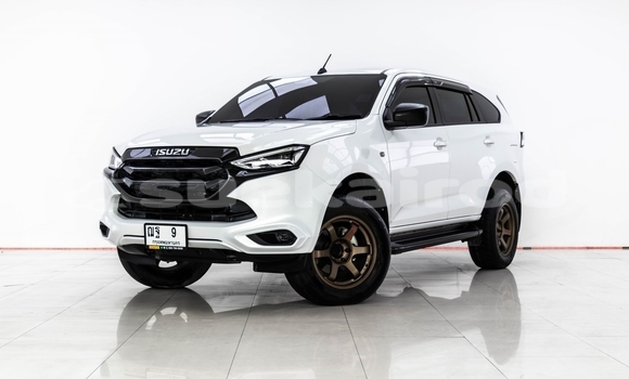 Buy Used Isuzu MU-X White Car in Bangkok in Bangkok Buy Used Isuzu MU-X White Car in Bangkok in Bangkok