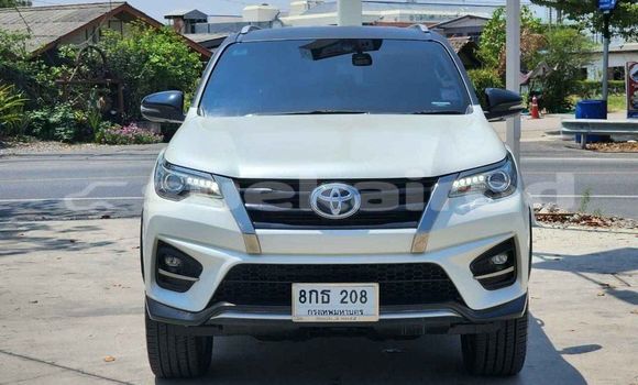 Buy Used Toyota Fortuner White Car in Bangkok in Bangkok