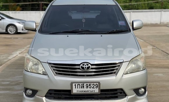 ซื้อ รถมือสอง Toyota Innova สีน้ำตาล รถยนต์ ใน %{เมือง} ใน กรุงเทพมหานคร