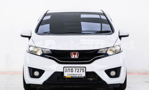 ซื้อ รถมือสอง Honda Jazz ขาว รถยนต์ ใน %{เมือง} ใน กรุงเทพมหานคร