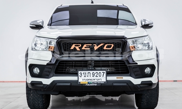 ซื้อ รถมือสอง Toyota Hiluxe Revo ขาว รถยนต์ ใน %{เมือง} ใน กรุงเทพมหานคร