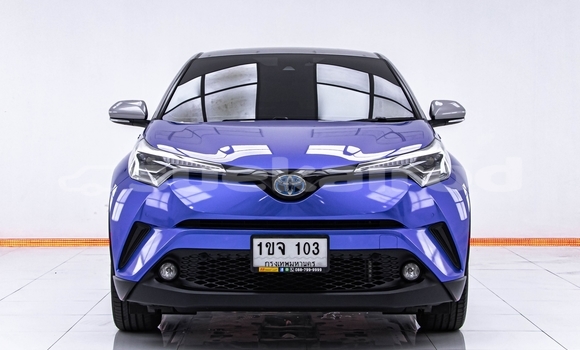 ซื้อ รถมือสอง Toyota C-HR สีน้ำเงิน รถยนต์ ใน %{เมือง} ใน กรุงเทพมหานคร