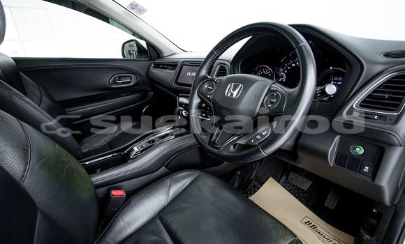 Buy Used Honda HR-V White Car in Bangkok in Bangkok Buy Used Honda HR-V White Car in Bangkok in Bangkok