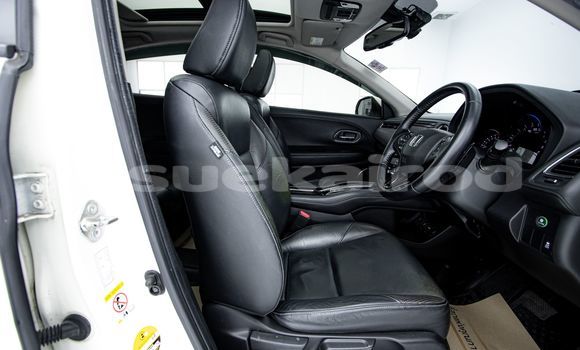 Buy Used Honda HR-V White Car in Bangkok in Bangkok Buy Used Honda HR-V White Car in Bangkok in Bangkok