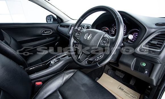 Buy Used Honda HR-V White Car in Bangkok in Bangkok Buy Used Honda HR-V White Car in Bangkok in Bangkok