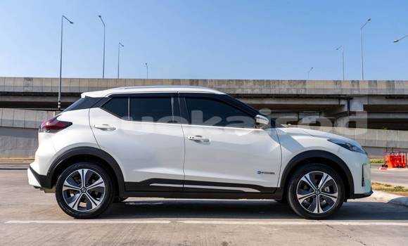 Buy Used Nissan Note White Car in Bangkok in Bangkok Buy Used Nissan Note White Car in Bangkok in Bangkok