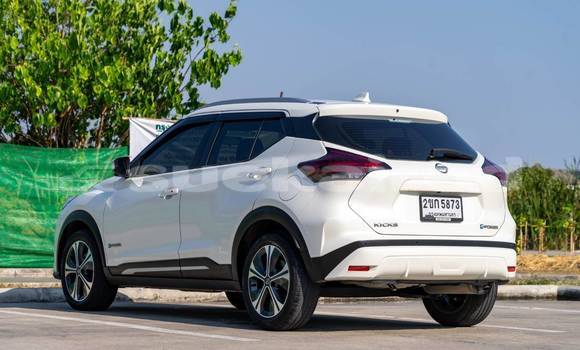 Buy Used Nissan Note White Car in Bangkok in Bangkok Buy Used Nissan Note White Car in Bangkok in Bangkok