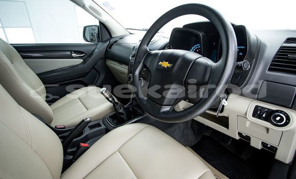 Buy Used Chevrolet Colorado White Car in Bangkok in Bangkok Buy Used Chevrolet Colorado White Car in Bangkok in Bangkok