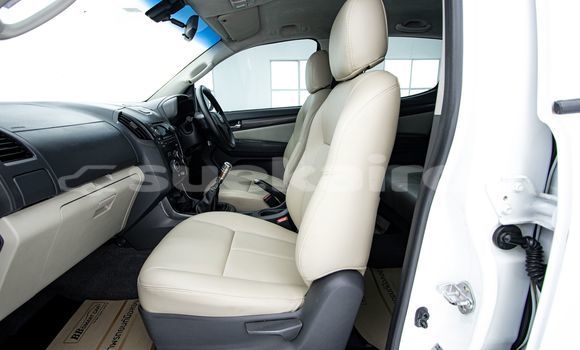 Buy Used Chevrolet Colorado White Car in Bangkok in Bangkok Buy Used Chevrolet Colorado White Car in Bangkok in Bangkok