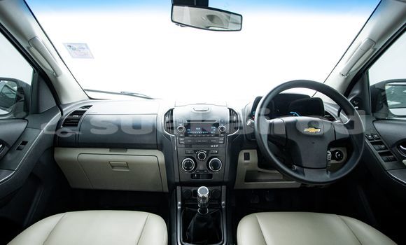 Buy Used Chevrolet Colorado White Car in Bangkok in Bangkok Buy Used Chevrolet Colorado White Car in Bangkok in Bangkok