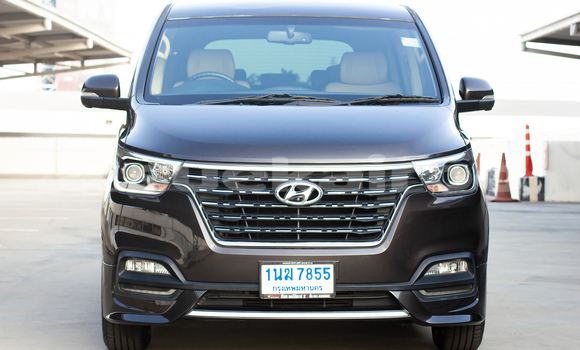 ซื้อ รถมือสอง Hyundai H1 สีน้ำตาล รถยนต์ ใน %{เมือง} ใน กรุงเทพมหานคร