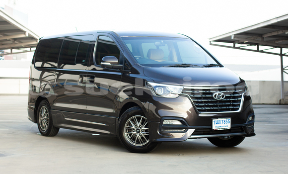 Buy Used Hyundai H1 Brown Car in Bangkok in Bangkok Buy Used Hyundai H1 Brown Car in Bangkok in Bangkok