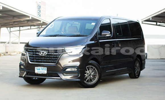 Buy Used Hyundai H1 Brown Car in Bangkok in Bangkok Buy Used Hyundai H1 Brown Car in Bangkok in Bangkok