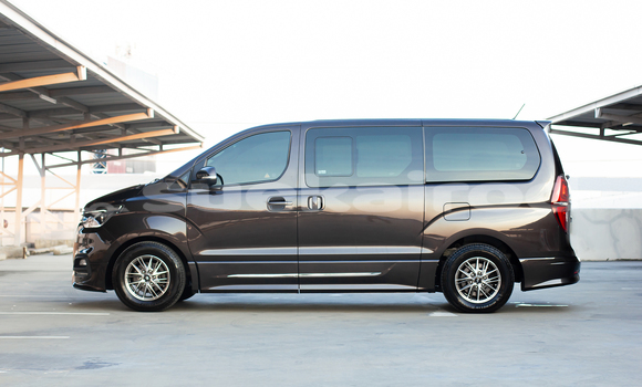 Buy Used Hyundai H1 Brown Car in Bangkok in Bangkok Buy Used Hyundai H1 Brown Car in Bangkok in Bangkok