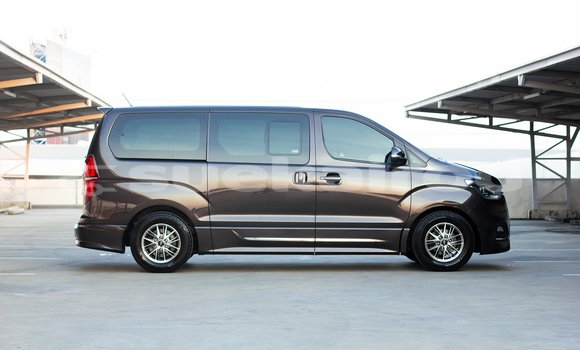 Buy Used Hyundai H1 Brown Car in Bangkok in Bangkok Buy Used Hyundai H1 Brown Car in Bangkok in Bangkok