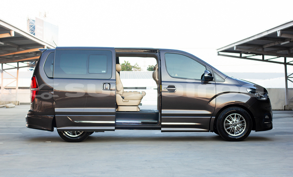 Buy Used Hyundai H1 Brown Car in Bangkok in Bangkok Buy Used Hyundai H1 Brown Car in Bangkok in Bangkok