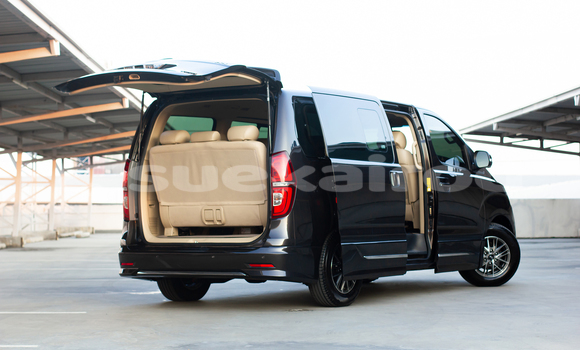 Buy Used Hyundai H1 Brown Car in Bangkok in Bangkok Buy Used Hyundai H1 Brown Car in Bangkok in Bangkok