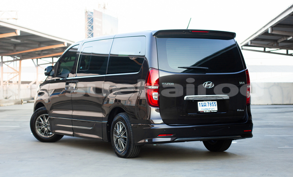 Buy Used Hyundai H1 Brown Car in Bangkok in Bangkok Buy Used Hyundai H1 Brown Car in Bangkok in Bangkok