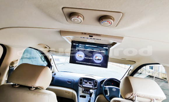 Buy Used Hyundai H1 Brown Car in Bangkok in Bangkok Buy Used Hyundai H1 Brown Car in Bangkok in Bangkok