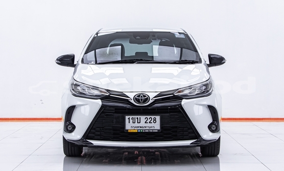 ซื้อ รถมือสอง Toyota Yaris ขาว รถยนต์ ใน %{เมือง} ใน กรุงเทพมหานคร