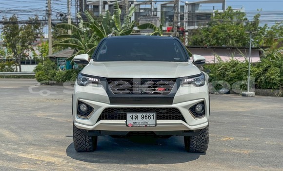 ซื้อ รถมือสอง Toyota Fortuner ขาว รถยนต์ ใน %{เมือง} ใน กรุงเทพมหานคร