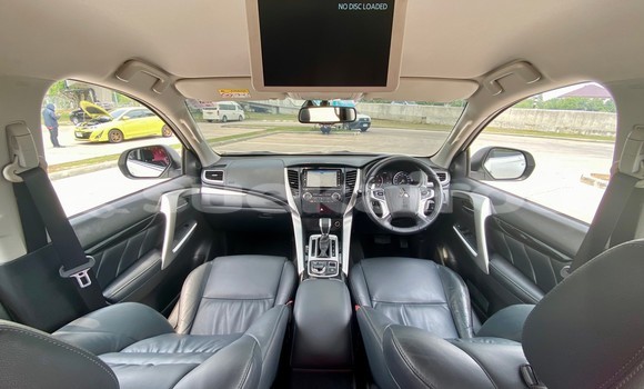 Buy Used Mitsubishi Pajero White Car in Bangkok in Bangkok Buy Used Mitsubishi Pajero White Car in Bangkok in Bangkok