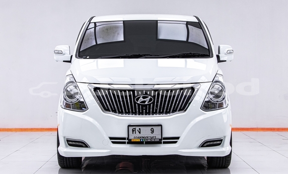 Buy Used Hyundai Grand Starex White Car in Bangkok in Bangkok